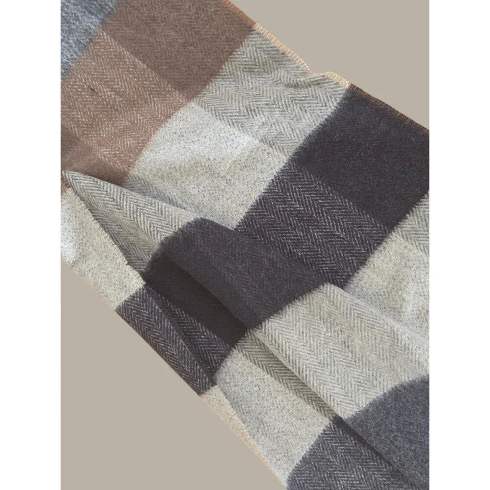 V. FRAAS neutral colored